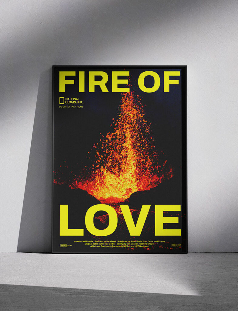 Affiche poster du film FIRE OF LOVE posé sur le sol, avec une photo de volcan en éruption